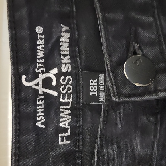 Flawless Skinny Jeans - Picture 2 of 4